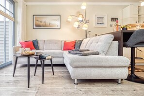 Fernseher, Kamin, Stereoanlage