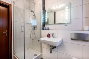 Douche, serviettes fournies