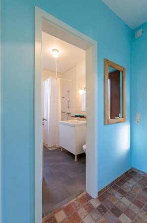 Douche, serviettes fournies