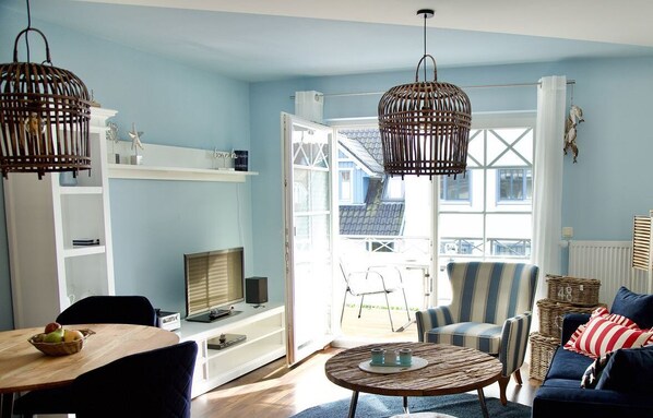 Télévision, lecteur de DVD, chaîne hi-fi