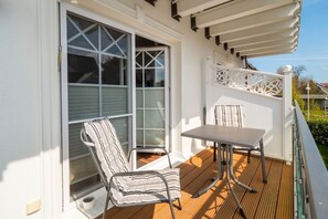 Outdoor dining - Villa Carpe Diem Apartment 6 - Beautiful beachfront apartment! (Zingst)