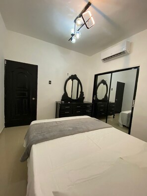 3 Schlafzimmer, Bügeleisen/Bügelbrett, WLAN, Bettwäsche