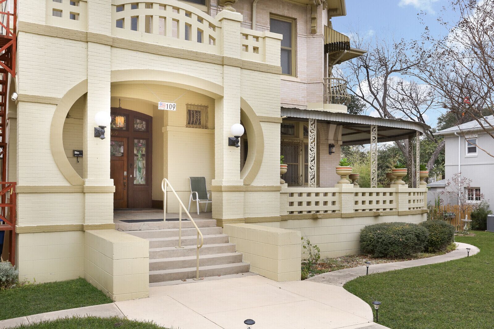 Elegant Manor! Largest Downtown BNB: 22beds!
