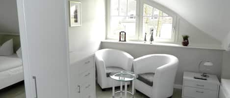 3 bedrooms, iron/ironing board, WiFi