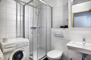 Dusche, Haartrockner, Handtücher