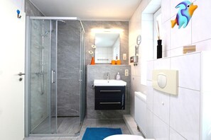 Dusche, Haartrockner, HandtĂŒcher
