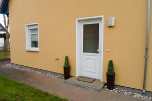 Unclassified image, 3 of 10, button