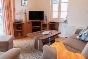 Fernseher, Kamin, DVD-Player, Stereoanlage