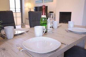 Unclassified image, 2 of 25, button