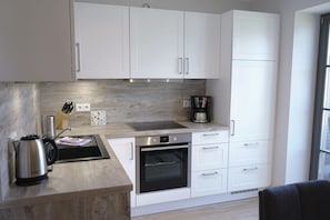 冰箱、微波炉、烤箱、炉灶