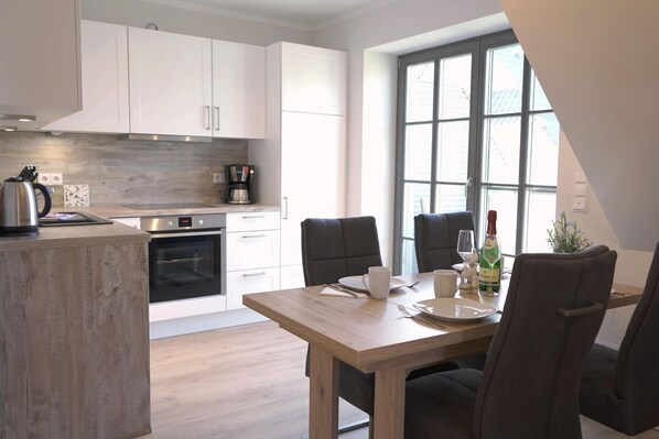 Unclassified image, 1 of 25, button