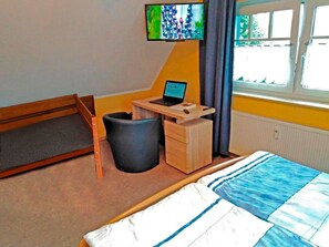 1 bedroom, desk, iron/ironing board, WiFi