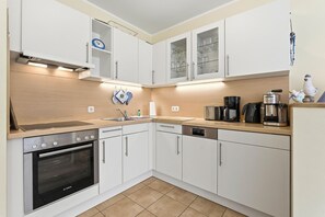 Kühlschrank, Ofen, Herdplatte, Geschirrspüler