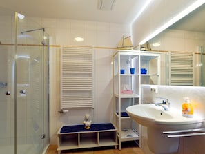 Shower, towels