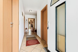 Interior - Sobek Vacation Apartment - Bright first-floor apartment with a furnished, covered terrace (Zingst)