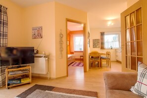 TV, DVD-spiller og stereoanlegg