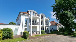 Exterior - Comfortable vacation apartment in the Parkresidenz am Hafen in Zingst with terrace - (Zingst)