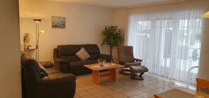 TV, stereo - Comfortable vacation apartment Parkresidenz am Hafen HF 32 with terrace in Zingst - (Zingst)