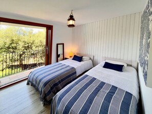 5 chambres, fer et planche à repasser, lit parapluie, Wi-Fi gratuit