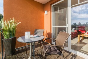 Outdoor dining - Comfortable vacation apartment Kranichblick with balcony and parking space in Zingst - (Zingst)