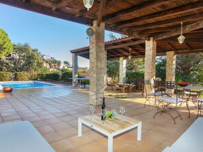 Outdoor dining - Beautiful private villa for 10 people with private pool, WIFI, A/C, TV, patio and panoramic view (Calonge)