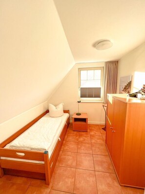 2 bedrooms, iron/ironing board, WiFi - Comfortable vacation apartment with balcony in a central location in Zingst - close to the beach - (Zingst)