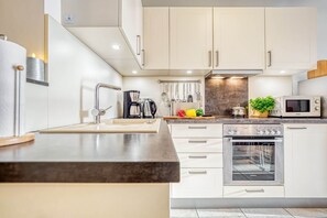 Réfrigérateur, four, plaque de cuisson, lave-vaisselle