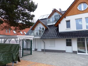 Unclassified image, 3 of 28, button