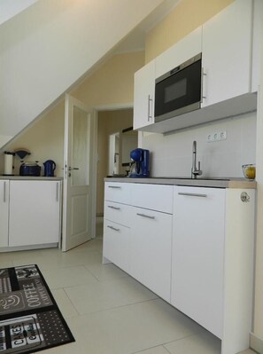 Refrigerador, microondas, parrilla de estufa y lavavajillas 