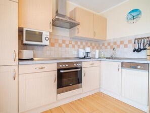 Fridge, microwave, oven, stovetop - Windflüchter - Bright, beautiful apartment with garden! (Zingst)