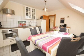 Unclassified image, 3 of 21, button