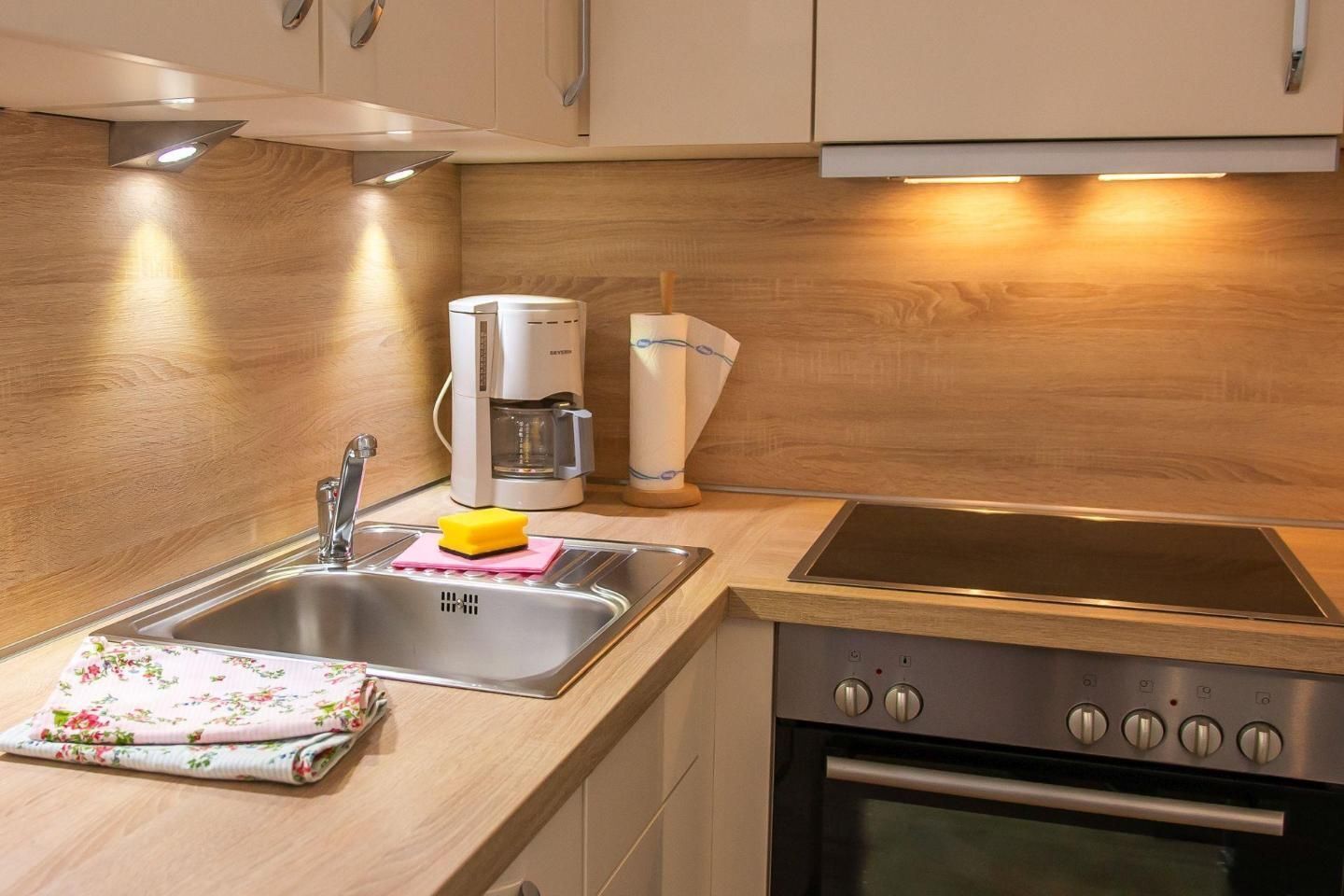 Fridge, oven, stovetop, dishwasher