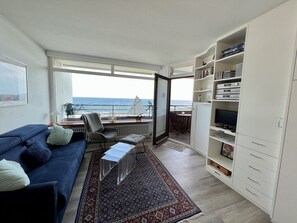 TV, ping pong, stereo