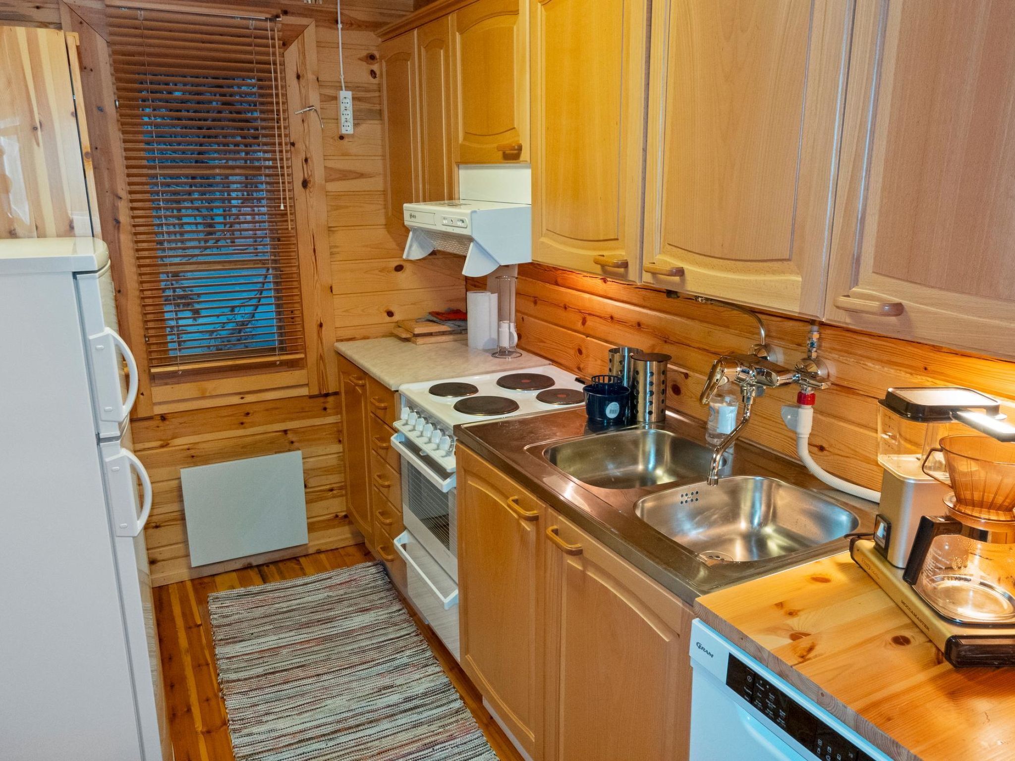 Jääkaappi, mikroaaltouuni, astianpesukone