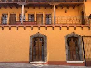 Façana frontal de l'allotjament