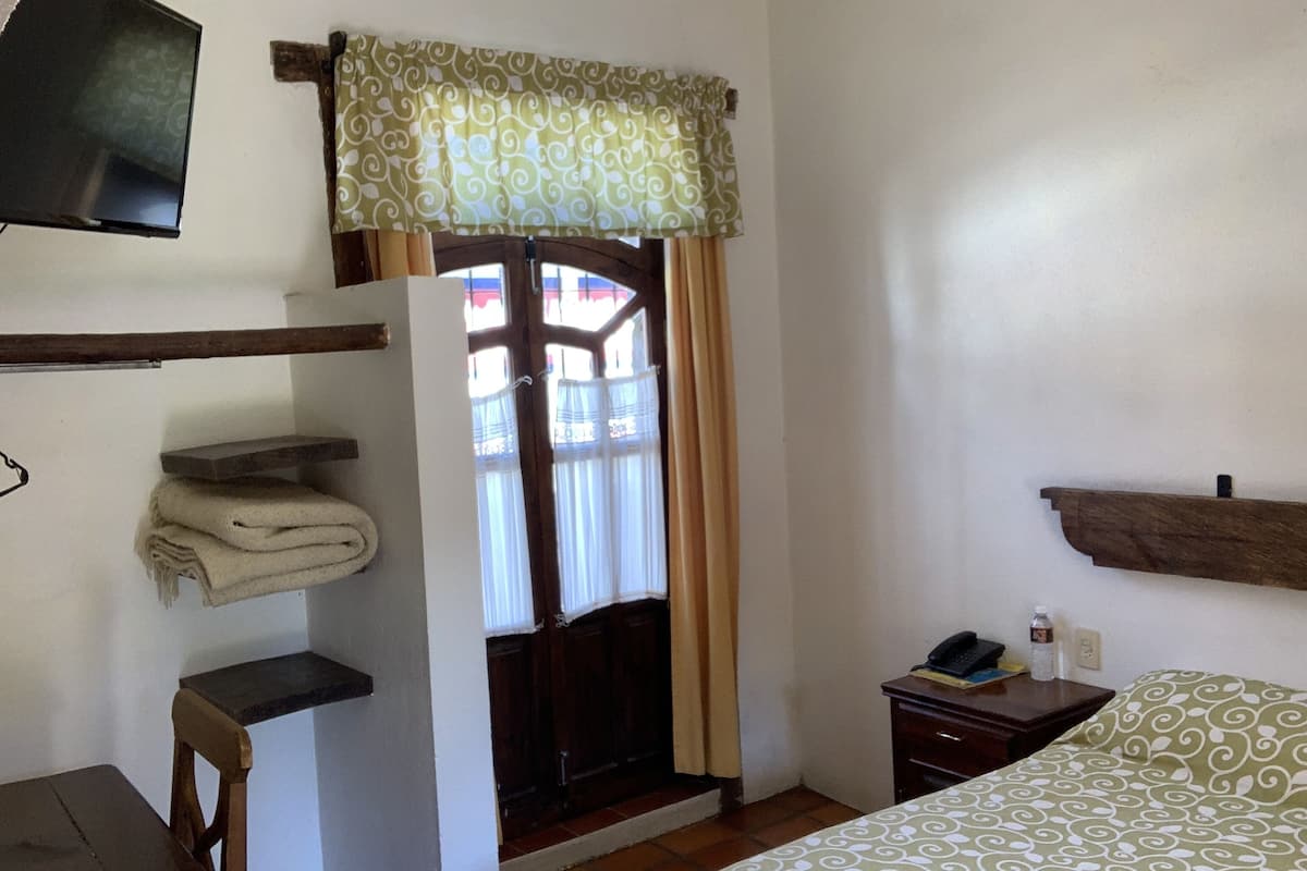 standard room | 1 bedroom, down duvets, pillow-top beds, desk