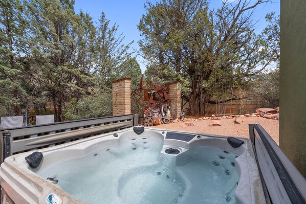 Outdoor spa tub