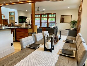 Dining - Gorgeous Craftsmen home blocks from University of Oregon Campus (Eugene)