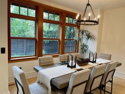 Gorgeous Craftsmen home blocks from University of Oregon Campus