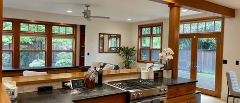 Mikrowelle, Ofen, Herdplatte, Geschirrspüler