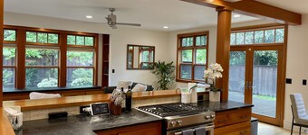 Gorgeous Craftsmen home blocks from University of Oregon Campus