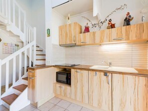 Réfrigérateur, micro-ondes, lave-vaisselle, grille-pain