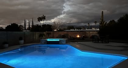 A Sonoran desert getaway! Outdoor oasis! Dog friendly! Fully fenced backyard.
