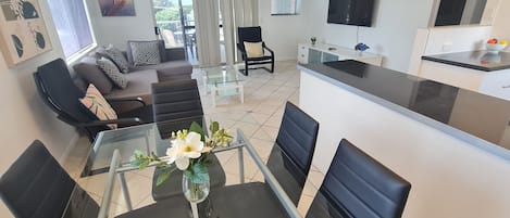 Apartment, 3 Bedrooms, Beachside | Living area