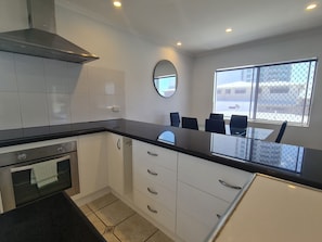 Apartment, 3 Bedrooms, Beachside | Private kitchen