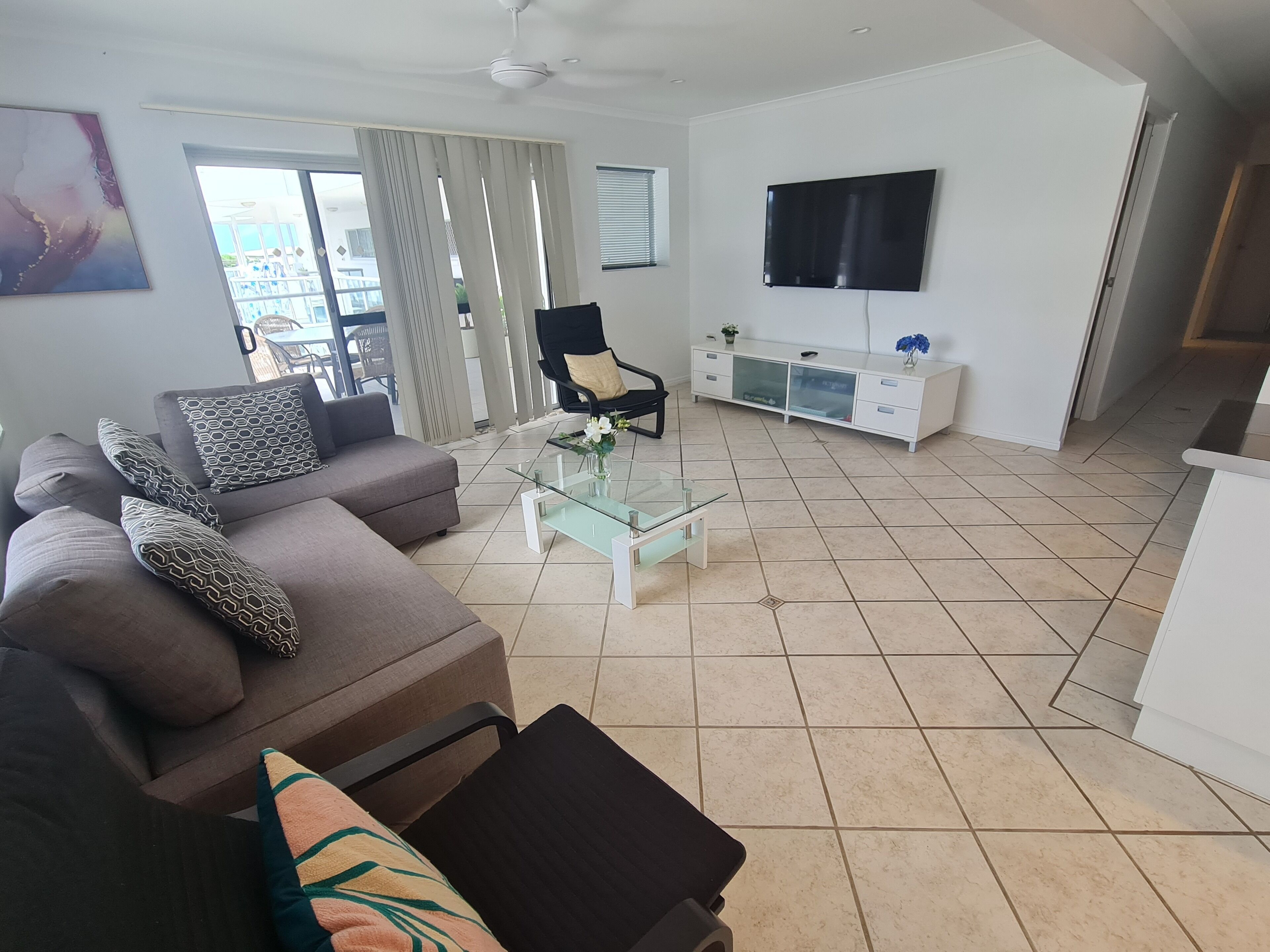 Apartment, 3 Bedrooms, Beachside | Living area