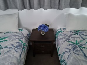 Apartment, 3 Schlafzimmer, am Strand | Bügeleisen/Bügelbrett, Bettwäsche