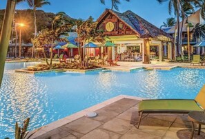 حمّام سباحة خارجي