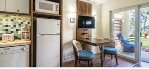 ميكروويف، غسالة أطباق، ماكينة لصنع القهوة/الشاي، محمصة خبز