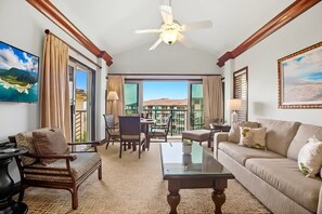 Smart TV, offices - B404 Top Floor Suite - Ocean View, Sleeps 6, Pool, Lazy River & Full Kitchen! (Kapaa)